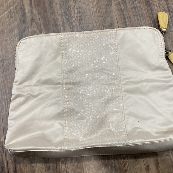 Gap Clutch Bag - Picture 3 of 9